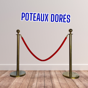 poteaux sur un fond de mur beige et plancher